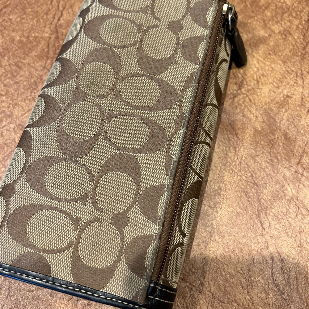 Coach brand wallet - Picture 5 of 5